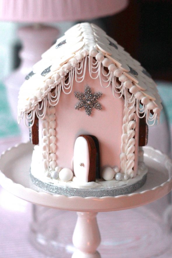 10 Gingerbread Houses For National Gingerbread House Day